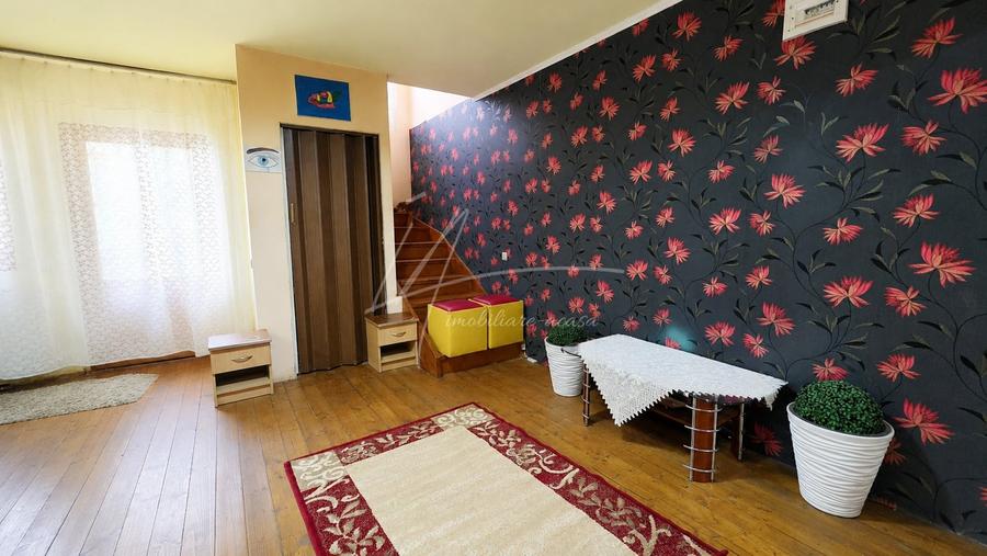 Casă individuală cu 7 camere cu Canalizare în Pieptănari