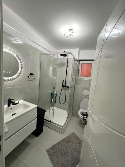 Apartament cu 2 camere, mobilat în Est