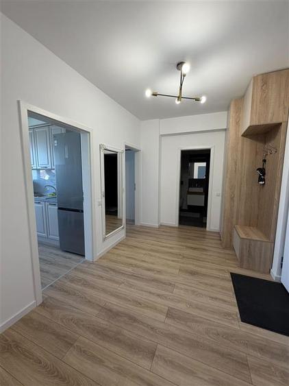 Apartament cu 2 camere decomandat, mobilat în Tractorul