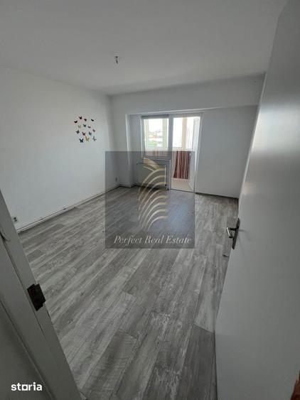 Apartament cu 3 camere decomandat în Delfinariu