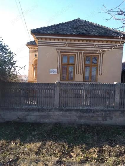 Casă cu 5 camere cu Teren 2500 Mp în Ciupercenii Noi