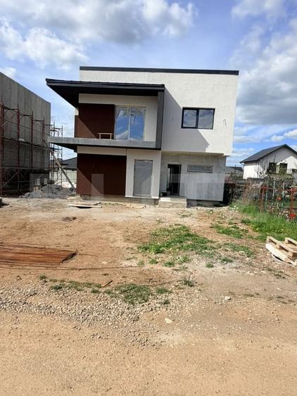 Casă individuală cu 5 camere cu Teren 416 Mp în Tărlungeni