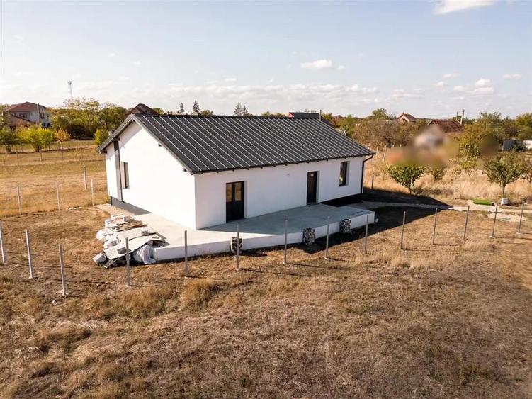 Casă individuală cu 3 camere cu Teren 508 Mp în Leș