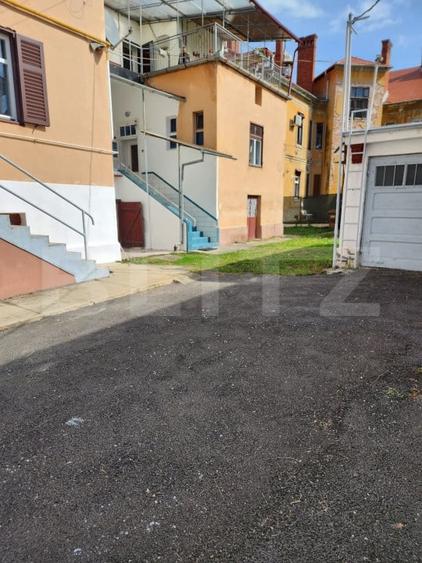 Apartament cu 4 camere decomandat, mobilat în Central