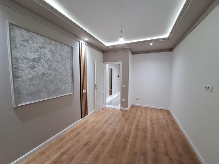 Apartament cu 3 camere decomandat în Torontalului