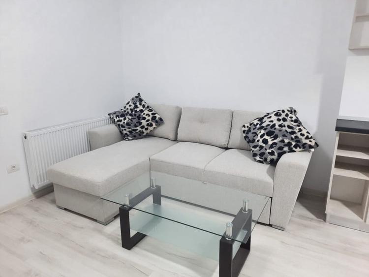 Apartament cu 2 camere decomandat, mobilat în Tractorul