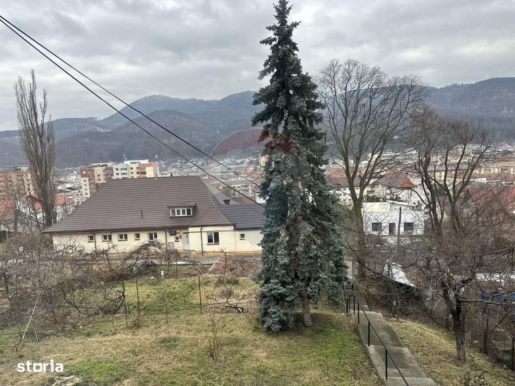 Apartament cu 4 camere, mobilat în Central