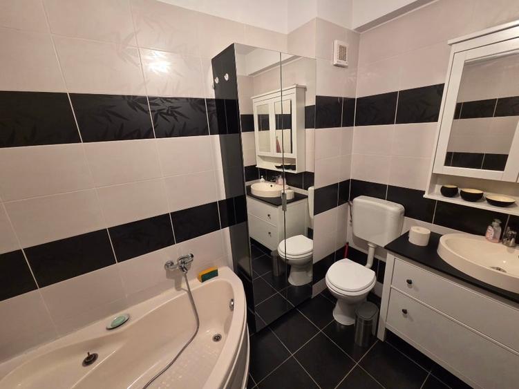Apartament cu 3 camere decomandat, mobilat în Roșu