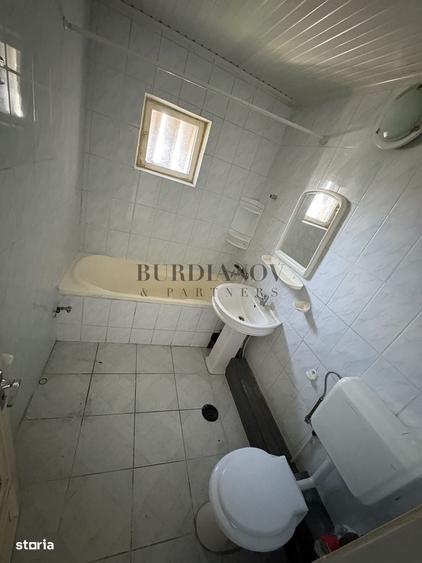 Apartament cu 4 camere semidecomandat în Gorjului
