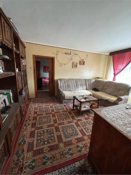 Apartament cu 3 camere semidecomandat în Ultracentral