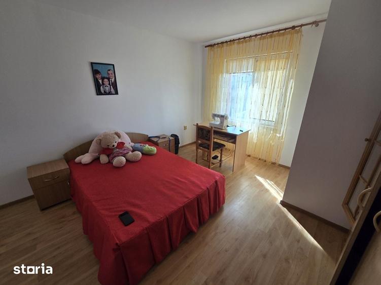 Casă cu 6 camere cu Teren 300 Mp în Sud
