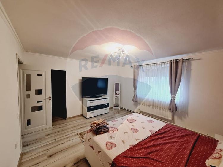Casă cu 3 camere cu Teren 1262 Mp în Hidișelu de Sus