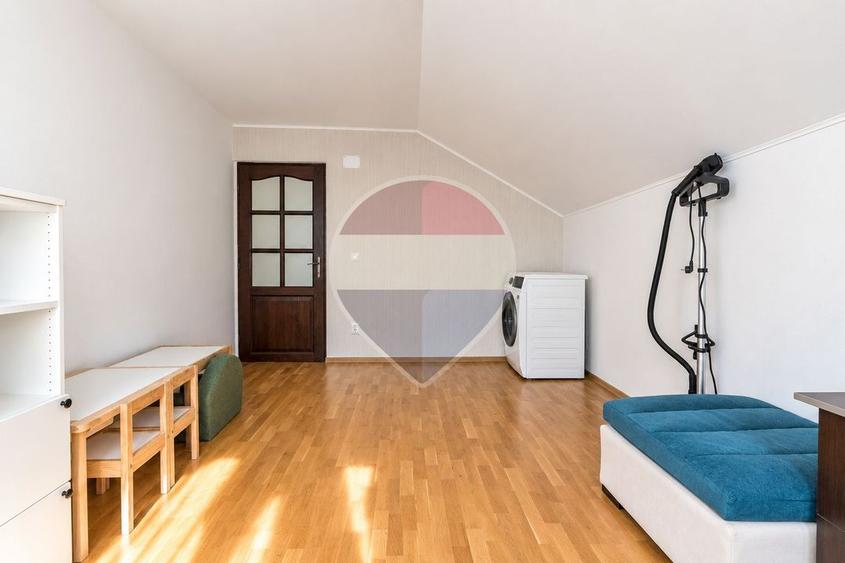 Apartament cu 4 camere decomandat, mobilat în Bucium