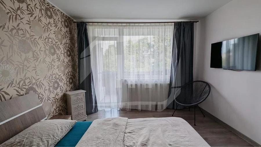 Apartament cu 3 camere semidecomandat, mobilat în Plopilor