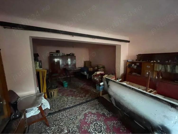 Casă cu 2 camere cu Teren 440 Mp în Central