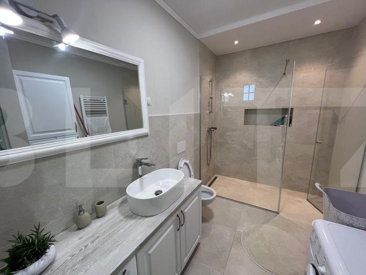 Casă individuală cu 8 camere cu Teren 868 Mp în Sălicea