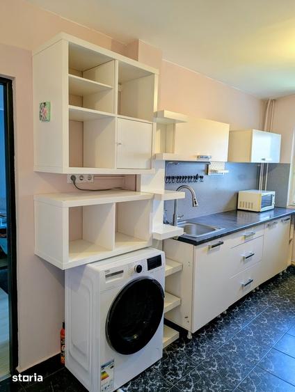 Apartament cu 2 camere semidecomandat, mobilat în Girocului