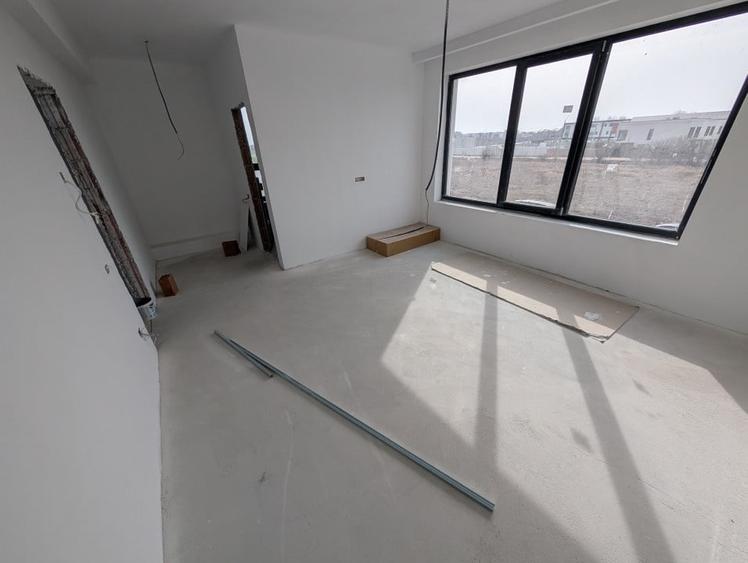 Casă individuală cu 4 camere cu Teren 350 Mp în Tunari