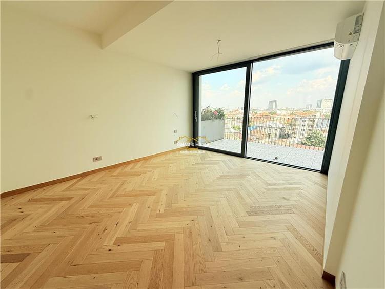 Apartament cu 4 camere decomandat în Central
