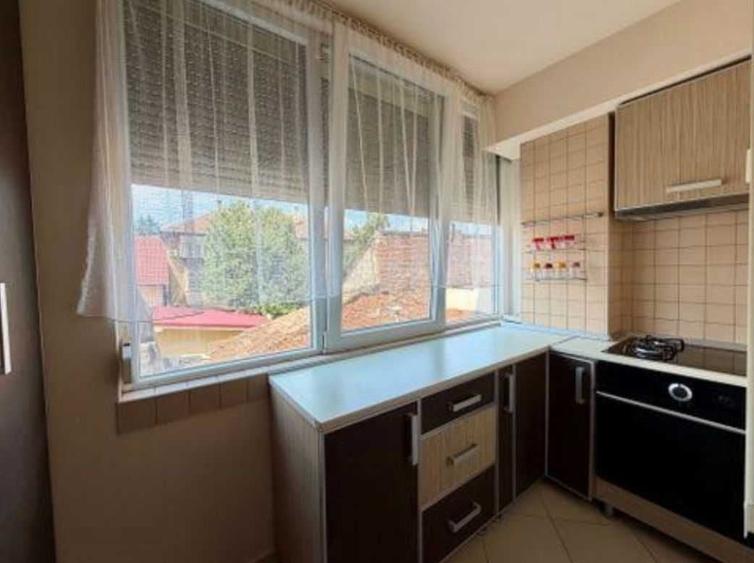Apartament cu 3 camere decomandat în Centru Civic