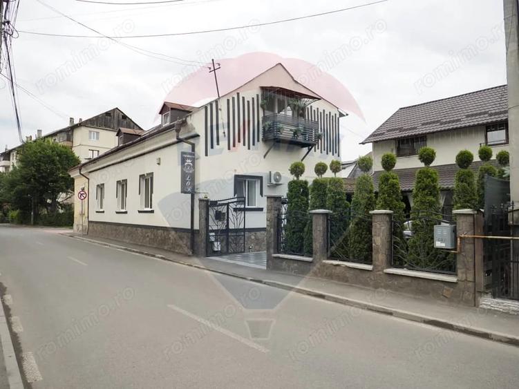 Casă cu 9 camere cu Teren 370 Mp în Central