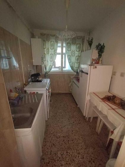 Apartament cu 2 camere semidecomandat în Podu Roș