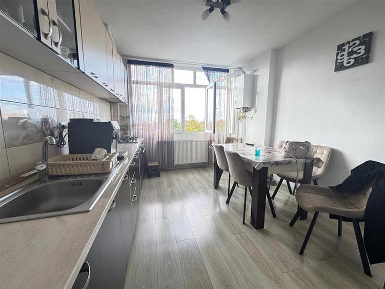 Apartament cu 2 camere decomandat în Vasile Aaron