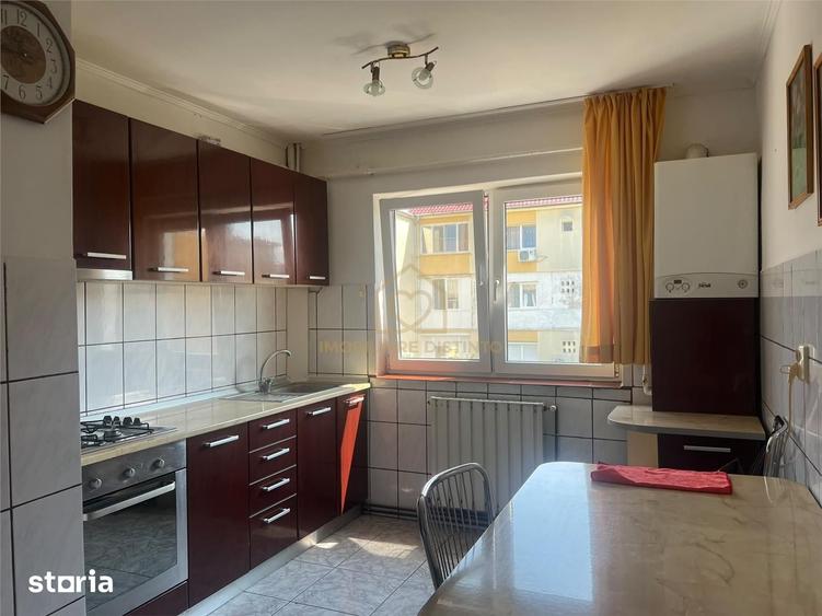 Apartament cu 3 camere în Săsar