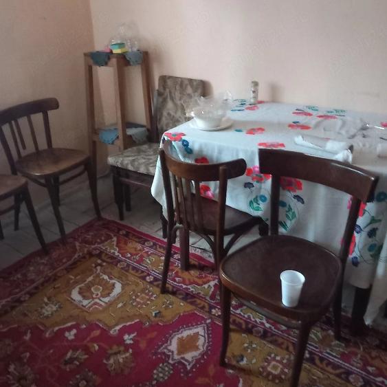 Casă cu 4 camere cu Teren 400 Mp în Central