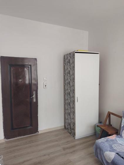Garsonieră decomandată în Romană
