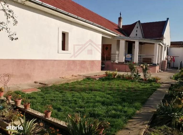 Casă cu 4 camere cu Teren 910 Mp în Central
