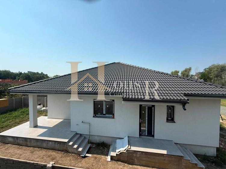 Duplex cu 3 camere cu Canalizare în Albina