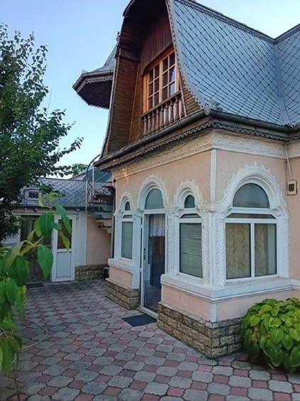 Casă individuală cu 5 camere cu Canalizare în Central