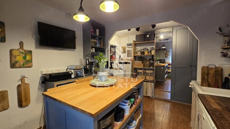 Apartament cu 3 camere semidecomandat în Bucovina