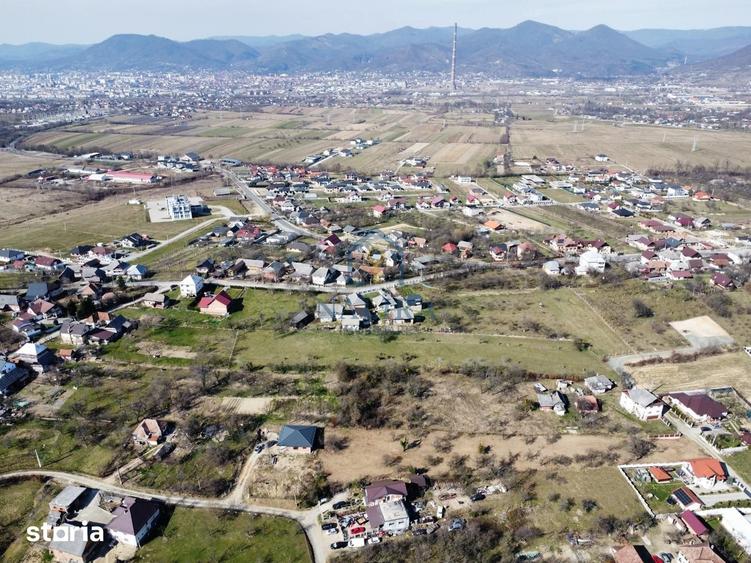 Teren de 2421 mp, în Mireșu Mare