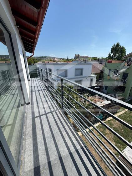 Apartament cu 3 camere semidecomandat în Central