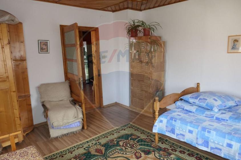 Casă individuală cu 15 camere cu Teren 861 Mp în Central