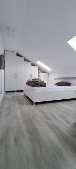 Apartament cu 3 camere semidecomandat, mobilat în Giroc