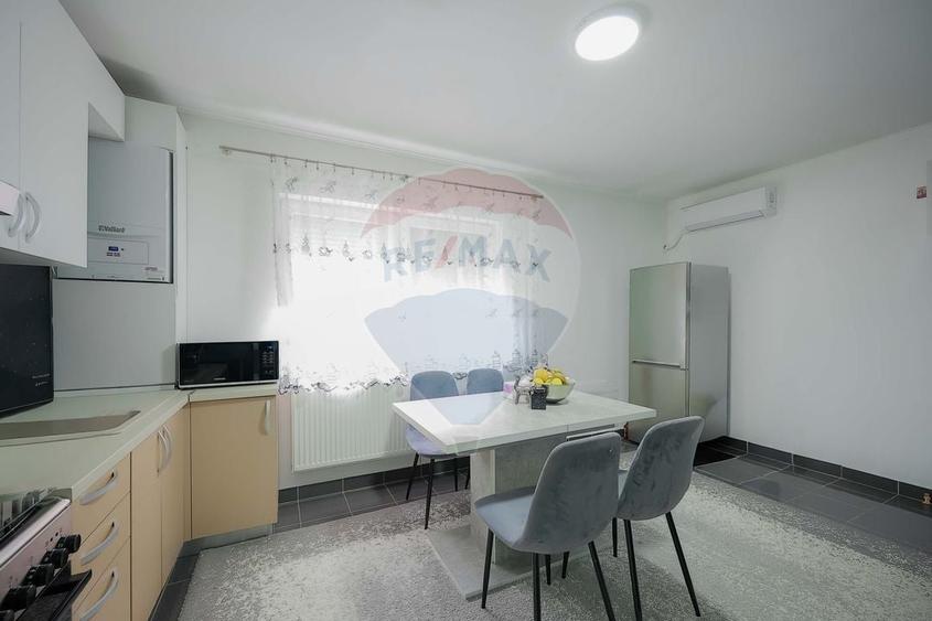 Apartament cu 3 camere decomandat în Nord-Est