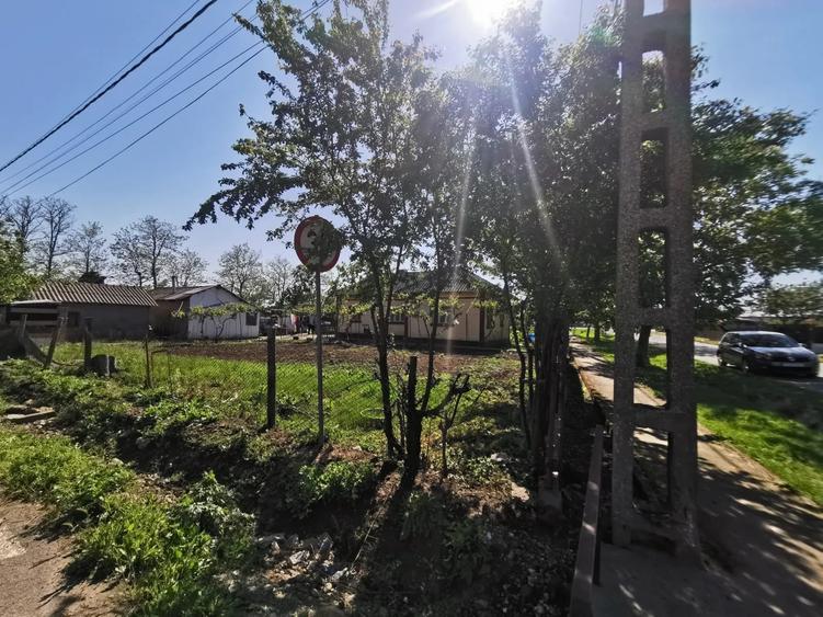 Casă cu 4 camere cu Teren 2088 Mp în Topraisar