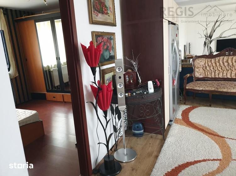 Casă cu 8 camere cu Teren 400 Mp în Central