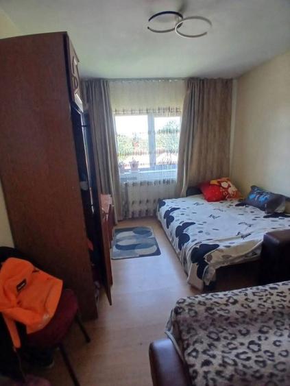 Apartament cu 3 camere în Deveselu