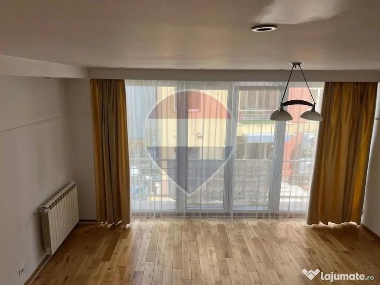 Apartament cu 3 camere semidecomandat în Nordului