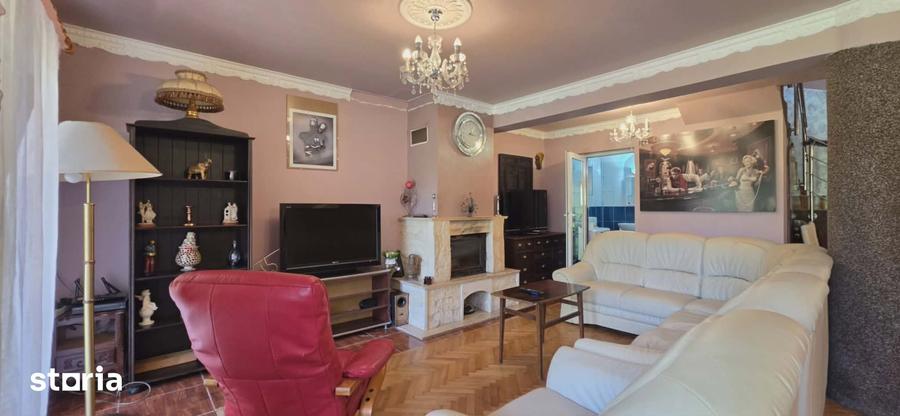Casă cu 5 camere cu Teren 1200 Mp în Bratca