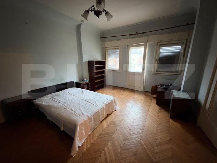 Apartament cu 4 camere decomandat, mobilat în Central