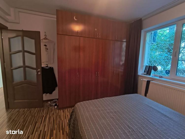 Apartament cu 4 camere semidecomandat în Central