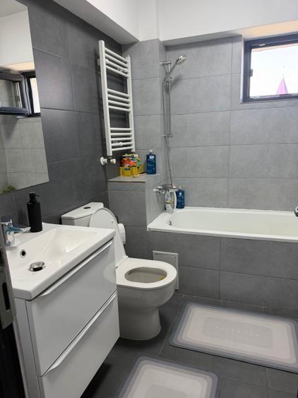 Apartament cu 3 camere decomandat în Exterior Vest