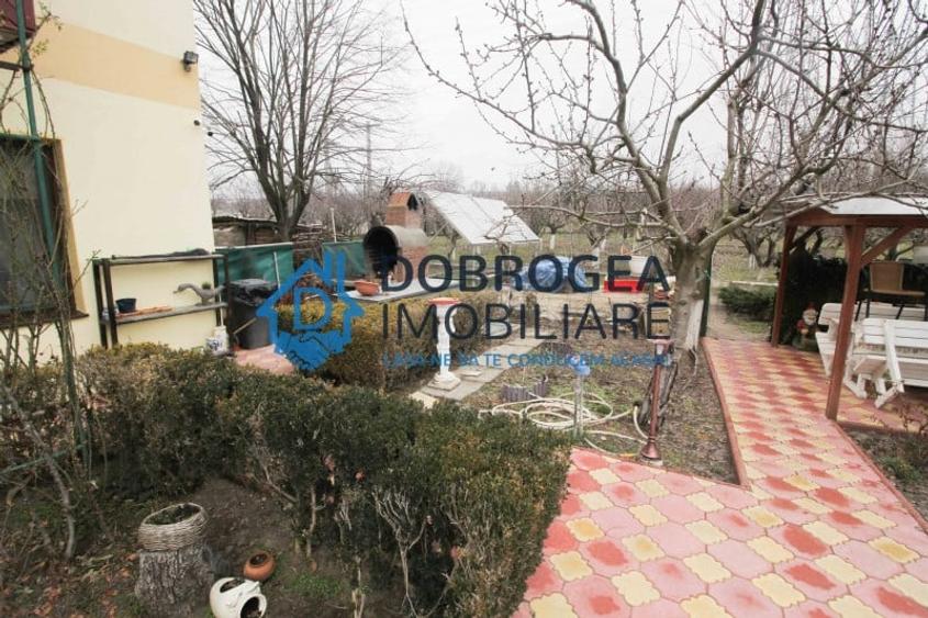 Casă individuală cu 7 camere cu Canalizare în Vest
