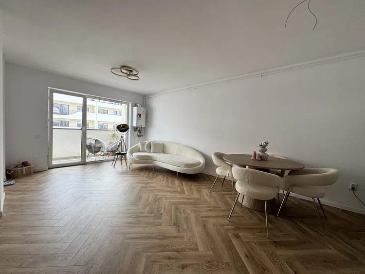 Apartament cu 2 camere semidecomandat, mobilat în Florești