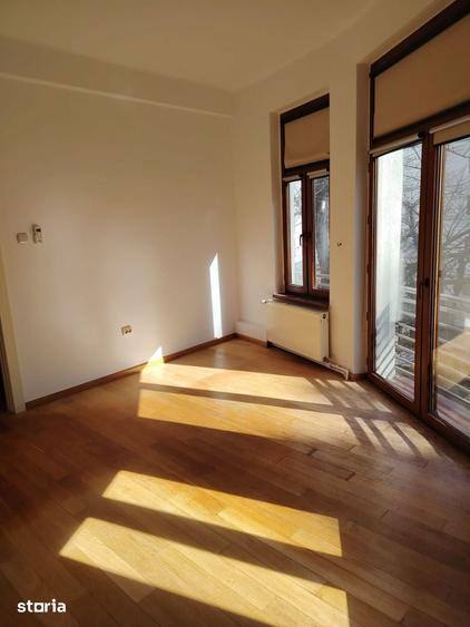 Apartament cu 6 camere decomandat în Cișmigiu